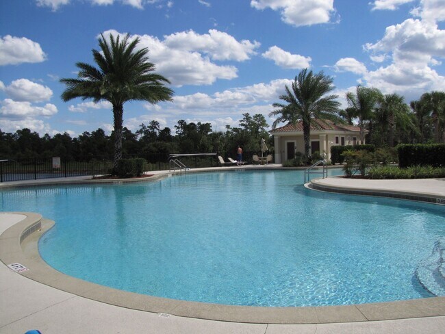 Building Photo - Spacious 3/2 Condo in the Gated Oakwater Community with Single Car Garage!