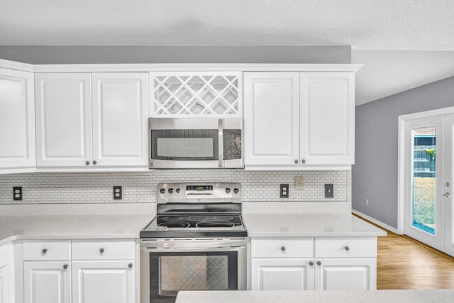Building Photo - 7216 Antoinette Cir