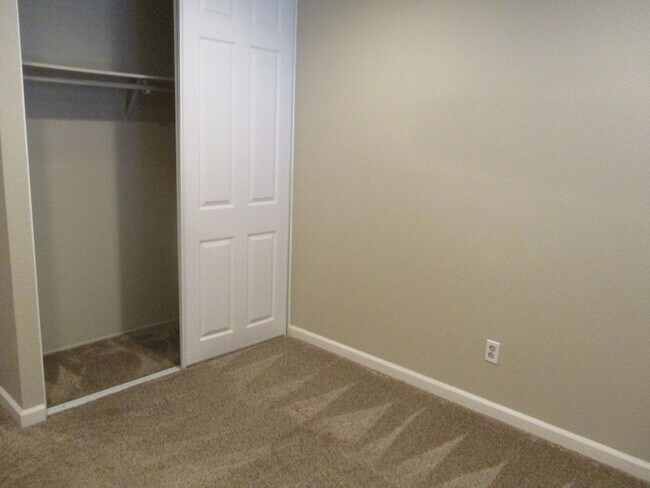Building Photo - Desirable Santee 4 Bedroom Home!
