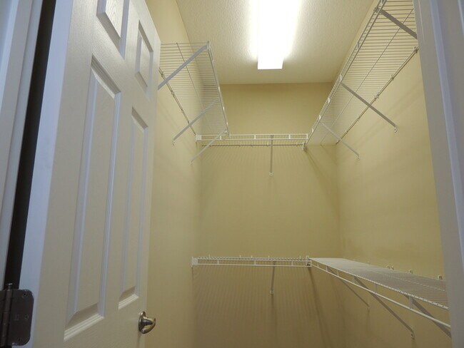 Building Photo - 3 bed, 2 bath, 2 car garage townhouse w/ bonus room in West Knoxville