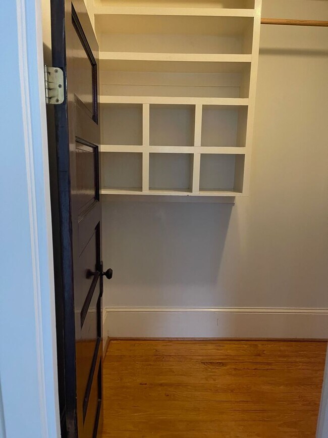 Building Photo - Sylvan Park bungalow, 4508 Park Ave.  2br,...