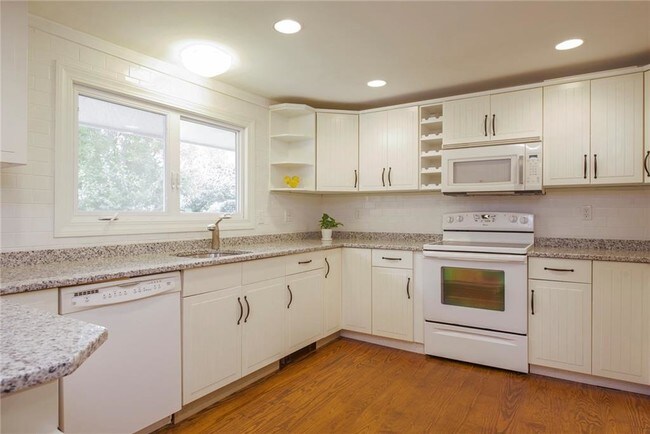 Building Photo - 7 Cowsill Ln