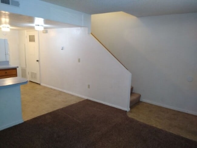Building Photo - 145 W 820 S