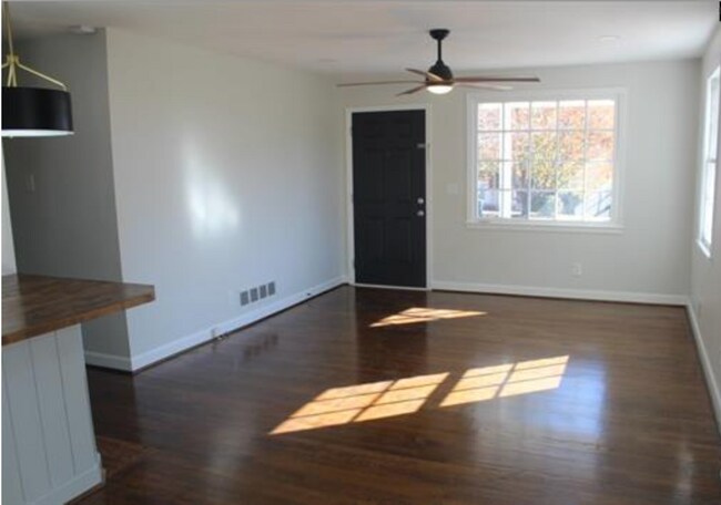 Building Photo - 955 Laurie Ln