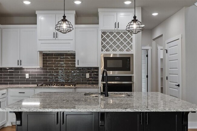 Building Photo - 7005 SW High Meadow Blvd