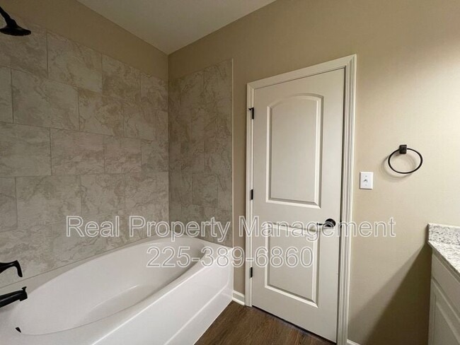 Building Photo - 17414 Berkshire Dr