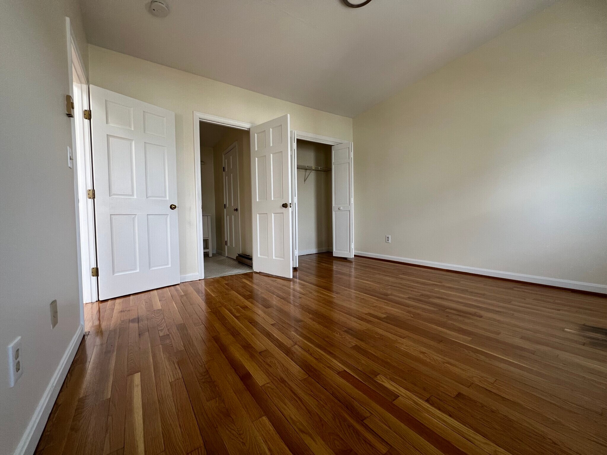 Building Photo - 114 Charles St