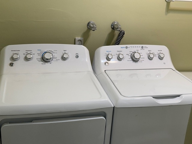 Washer & Dryer in downstairs bathrm - 409 16th St