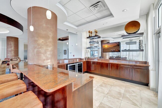 Building Photo - 315 NE 3rd Ave