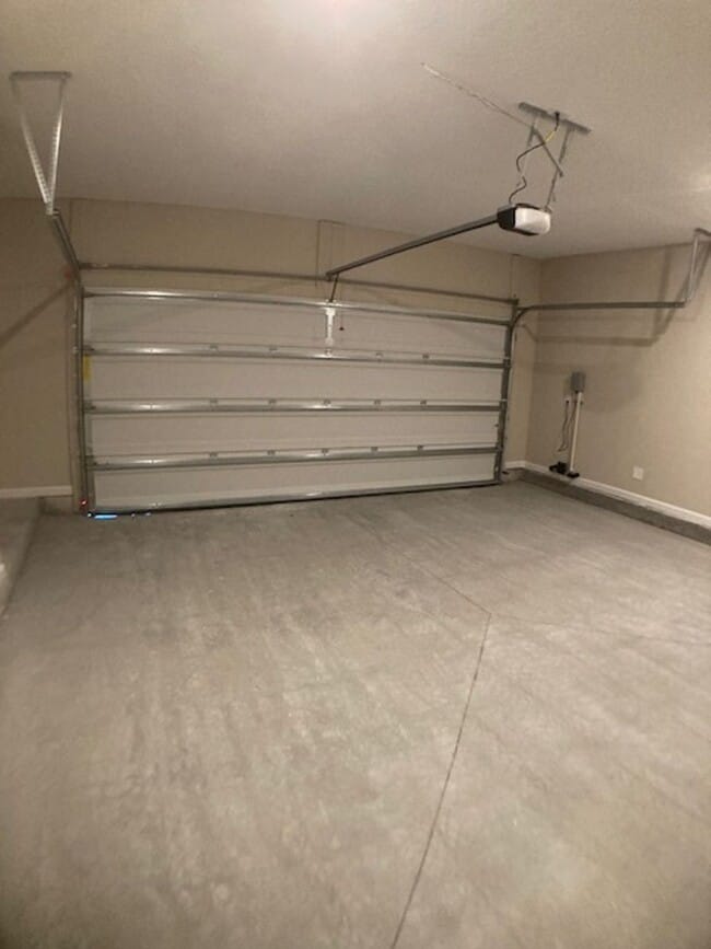 Building Photo - Comfortable 3 Bedroom Home With Great Outdoor Space