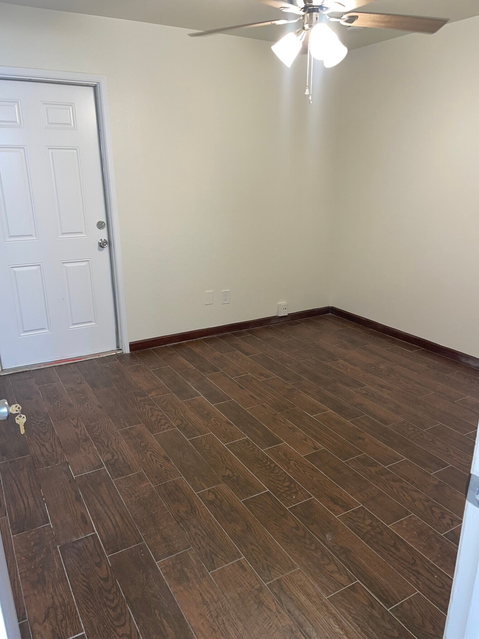 Building Photo - 5443 W Santa Ana Ave