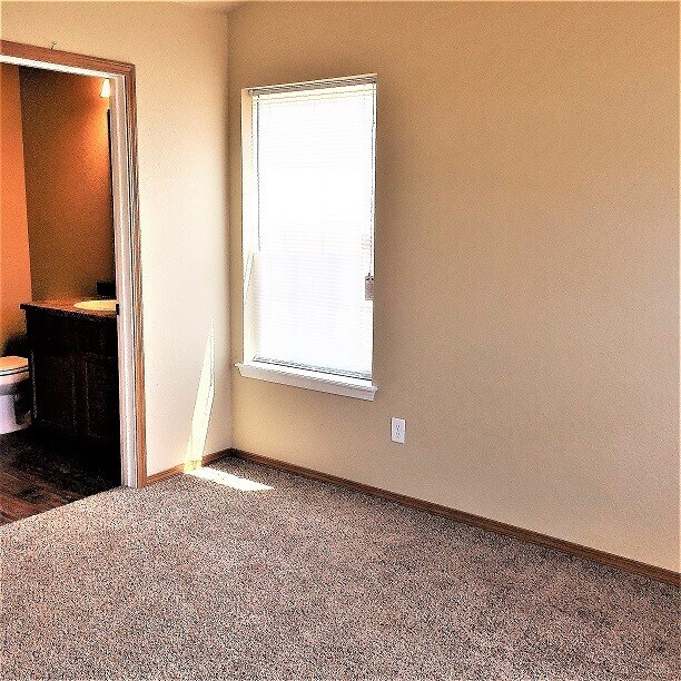 Building Photo - 2814 W Lakewood Dr