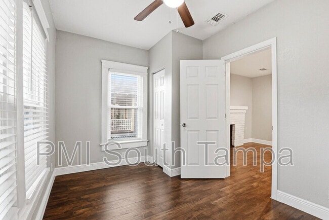 Building Photo - 203 W Emma St