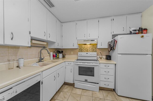 Building Photo - 2700 Bayshore Blvd