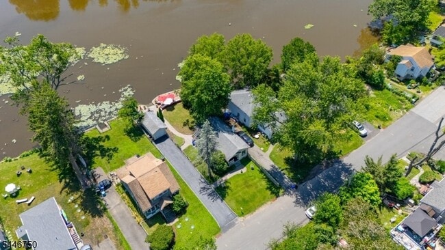 Building Photo - 47 Lakeview Terrace