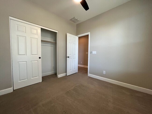 Building Photo - Cozy Cul De Sac house FOR RENT in a GREAT location