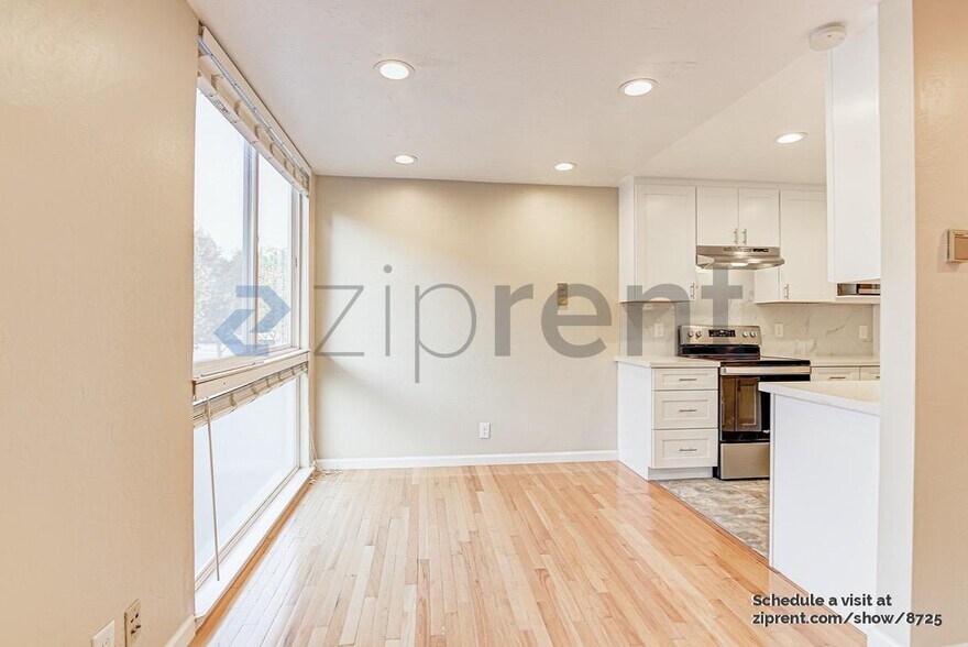 Building Photo - Unit 112