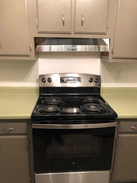 Building Photo - 515 Basswood Ave