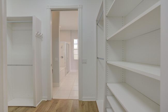 Building Photo - 256 San Remo Dr