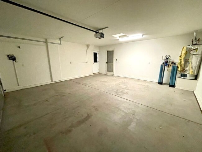 Building Photo - Beautiful 3 Bedroom Home in Cul de Sac!
