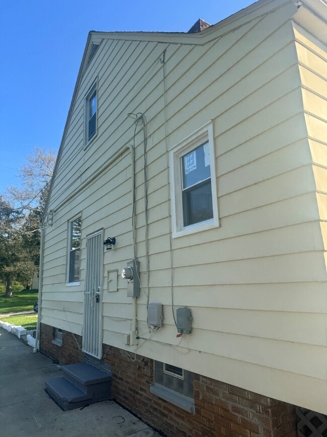 Building Photo - 15812 Friend Ave