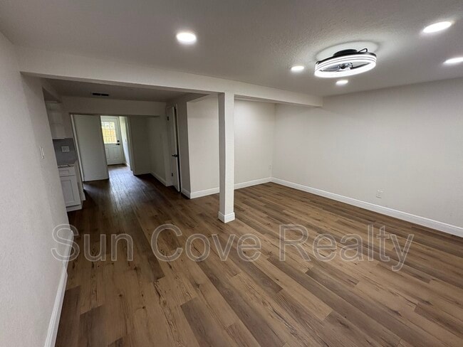 Building Photo - 807 E Genesee St