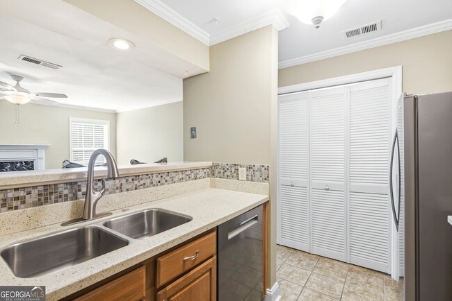 Building Photo - 728 Ridgefield Dr