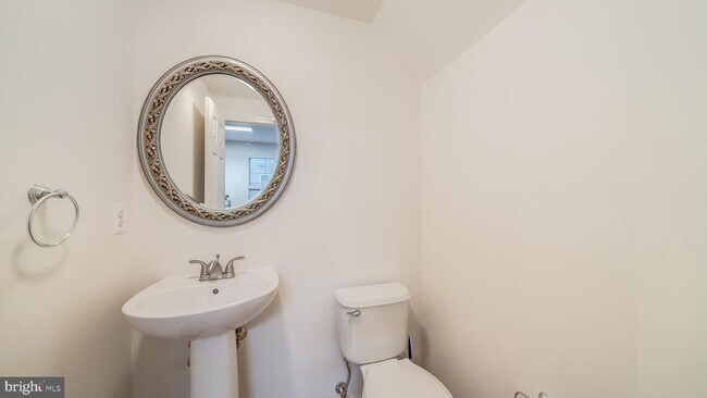 Building Photo - 43520 Laidlow St