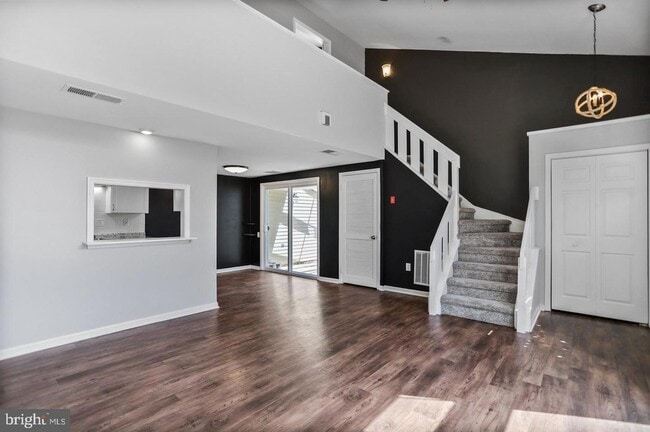 Building Photo - 1523 Kensington Dr