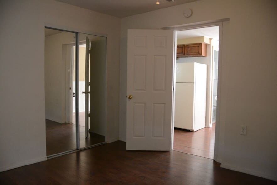 bedroom with double mirror doors. - 817 Bay Street