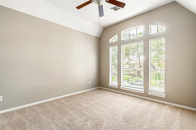 Building Photo - 8311 Mentmore Dr