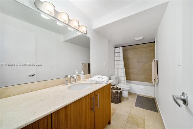 Building Photo - 10275 Collins Ave