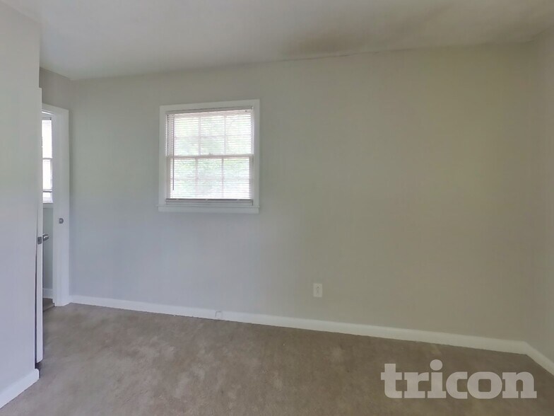 Building Photo - 887 Sheppard Way
