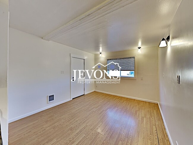 Building Photo - 921 S 21st Ave