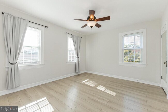 Building Photo - 1500 S Barton St