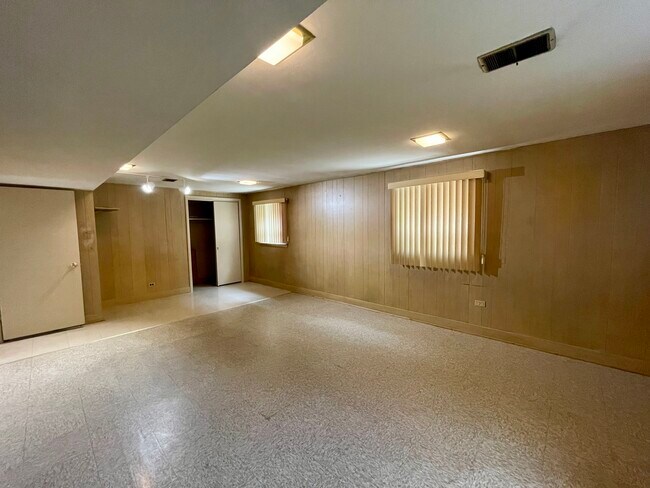 Building Photo - 7150 N Crawford Ave