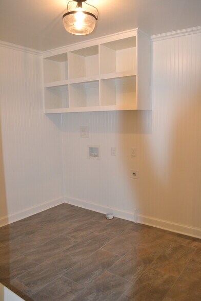 laundry room - 1338 S Yale Ave
