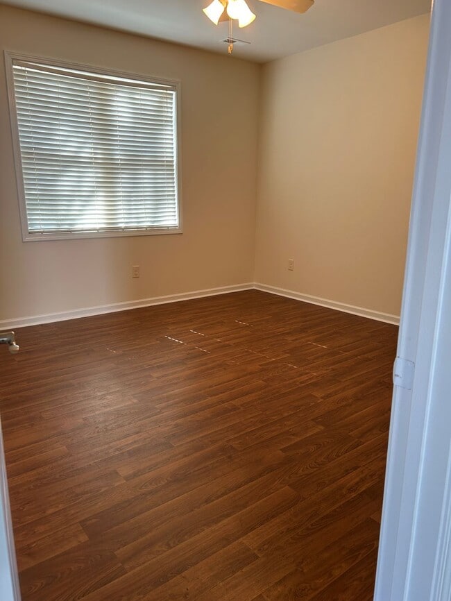 Building Photo - 2099 Oak St