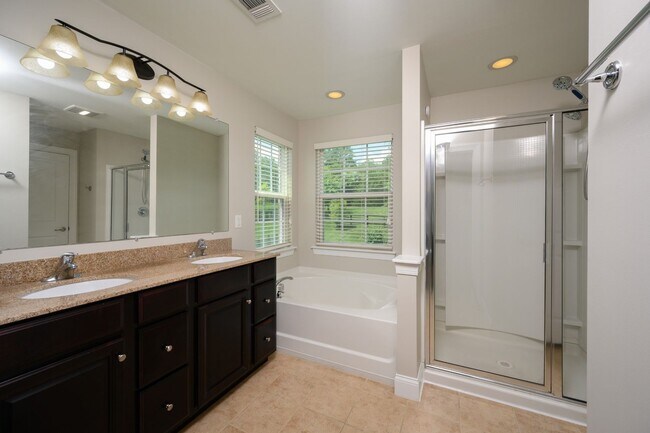 Building Photo - **RARE, EXECUTIVE HOME ON OVER HALF AN ACRE IN WILLIAMSON COUNTY BRENTWOOD ZONED FOR BRENTWOOD MI...