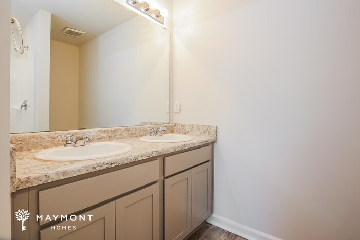 Building Photo - 157 Foxford Dr