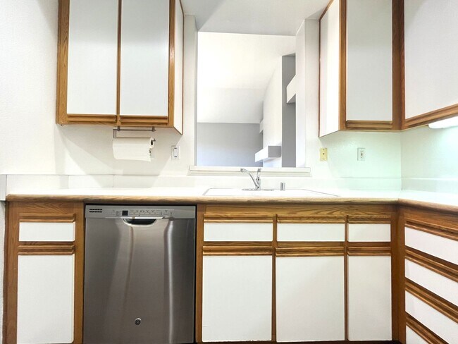 Building Photo - 2 bed, 2 bath located in Corona, CA!