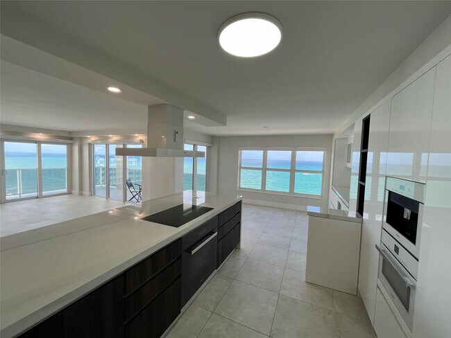 Building Photo - 3500 Galt Ocean Dr