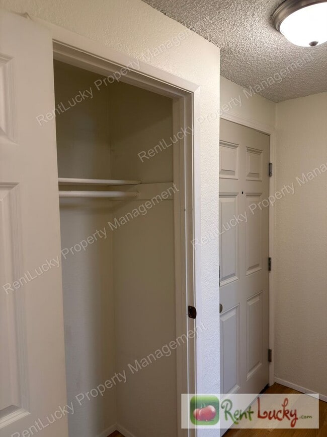 Building Photo - NEW Pricing! Amazing 1 Bedroom Kirkland Condo! Covered Parking and Outdoor Storage!