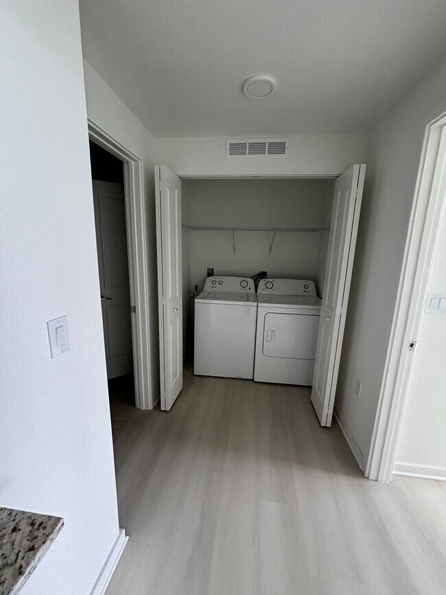 Building Photo - Beautiful and Brand New Apart in Millenia Park Orlando