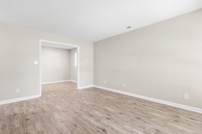 Building Photo - 211 Woodview Ave