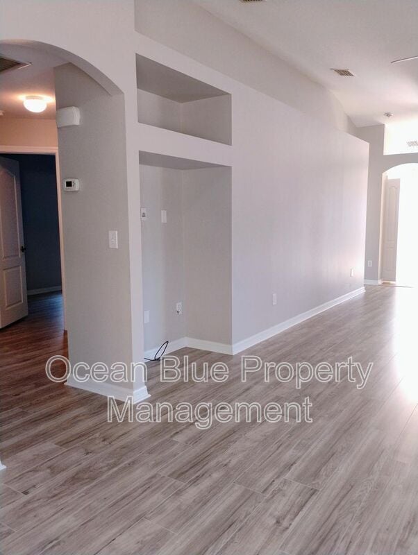 Building Photo - 18200 Cypress Bay Pkwy