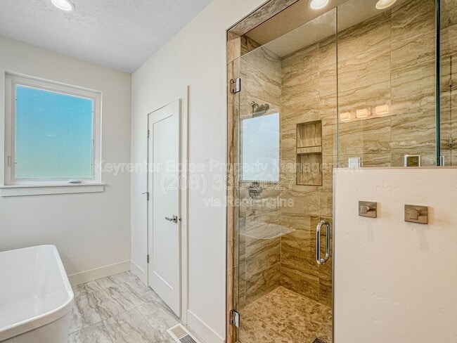 Building Photo - 7024 E Los Carneros Dr