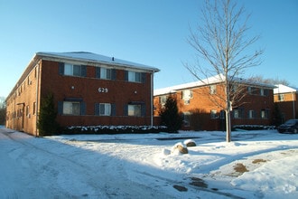 Building Photo - 629 Maple Rd
