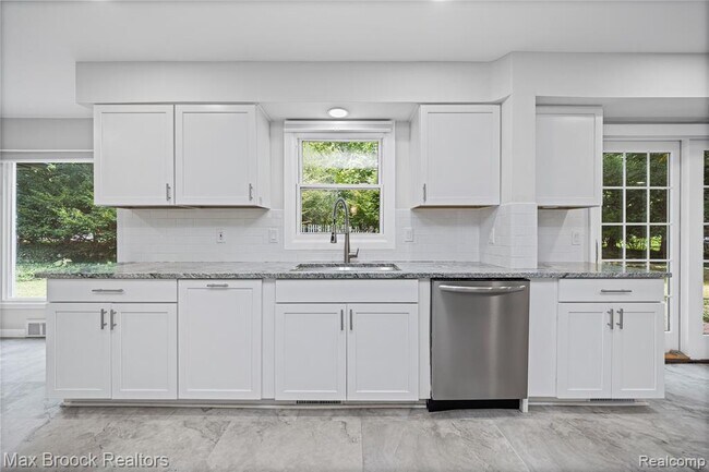 Building Photo - 2601 Lamplighter Ln