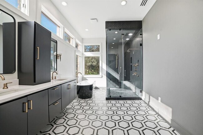 Building Photo - 2700 Marina Shores Dr